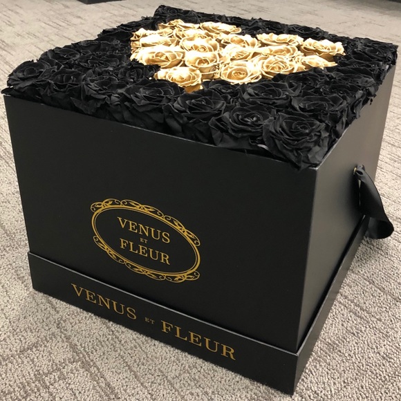 New Venus Et Fleur Black and Gold Heart Roses - Picture 2 of 2